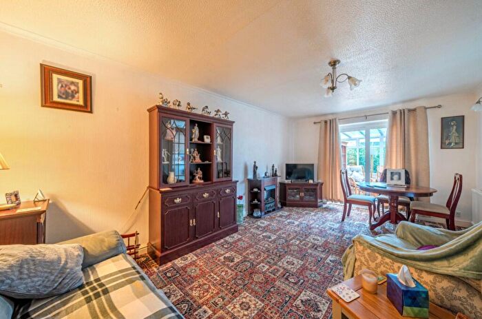 2 Bedroom Detached Bungalow For Sale In Larne Road, LN5