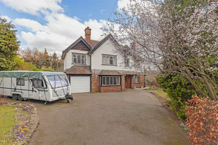 4 Bedroom Detached House To Rent In Somersall Lane, Walton, Chesterfield, Derbyshire, S40