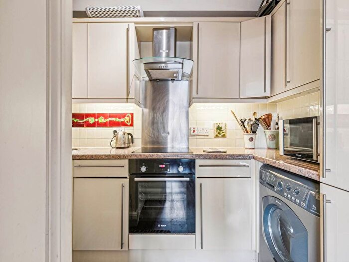 1 Bedroom Flat To Rent In Water Lane, Richmond, TW9