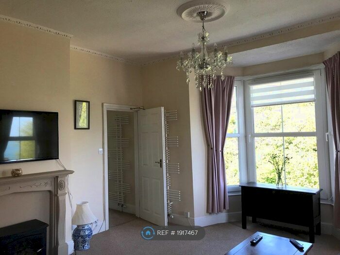 3 Bedroom Flat To Rent In Victoria Street, Ventnor, PO38