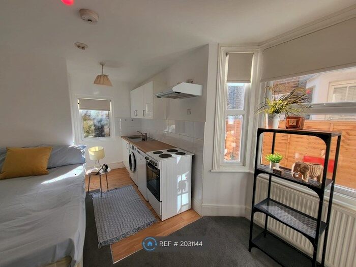 Studio To Rent In Fairbridge Road, London, N19