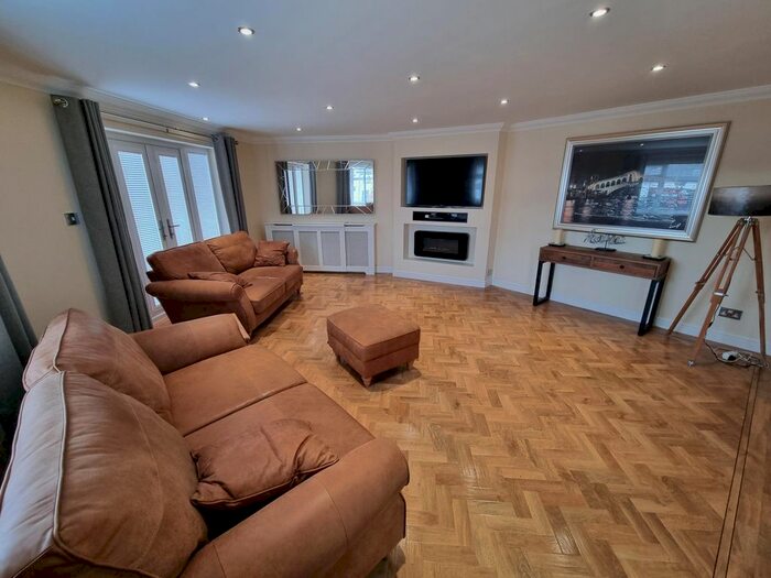 2 Bedroom Flat To Rent In Score Lane, Childwall, Liverpool, L16