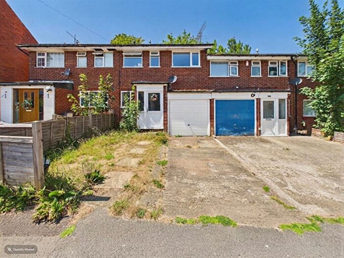 3 Bedroom Terraced House For Sale In Beecham Road, Reading, RG30