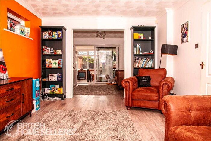 4 Bedroom Detached House For Sale In Lychgate Drive, Waterlooville, Hampshire, PO8