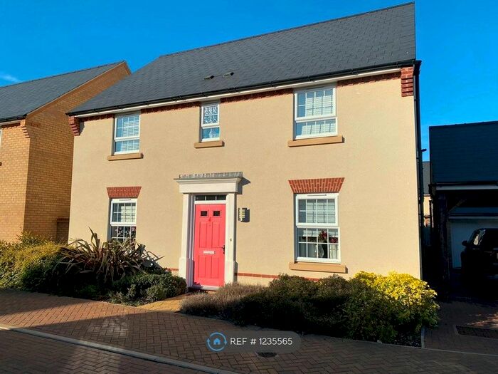 4 Bedroom Detached House To Rent In White Star Court, Brooklands, Milton Keynes MK10