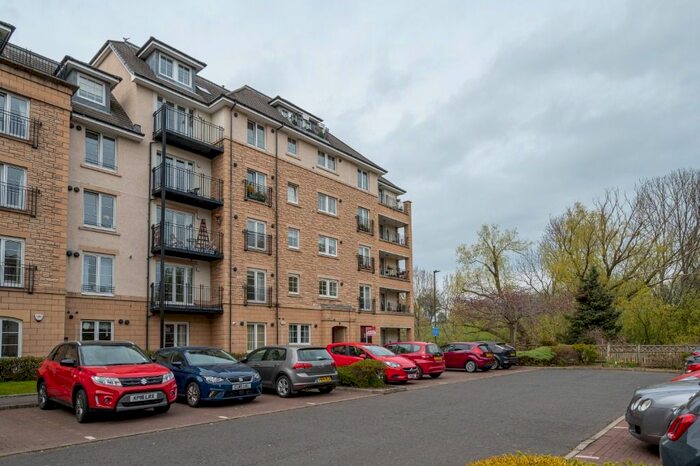 3 Bedroom Flat To Rent In Powderhall Rigg, Edinburgh, EH7
