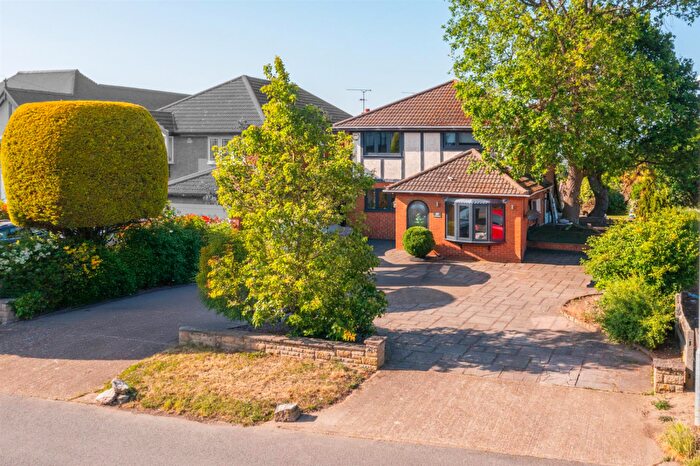 4 Bedroom Detached House For Sale In Great Wheatley Road, Rayleigh, SS6