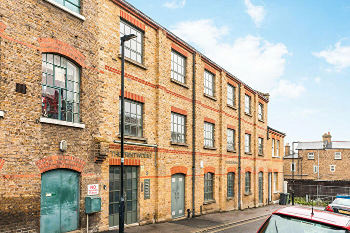 2 Bedroom Flat To Rent In Nettlefold Place, London, SE27