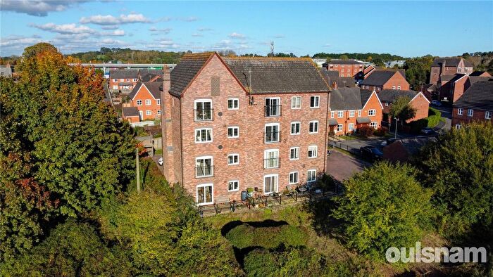 2 Bedroom Flat For Sale In Honeymans Gardens, Droitwich, Worcestershire, WR9