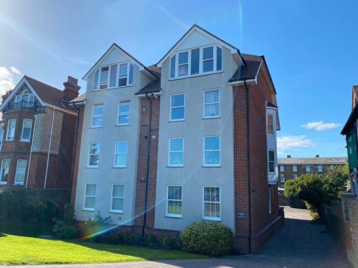 2 Bedroom Flat To Rent In Marine Road, Walmer, Deal, CT14