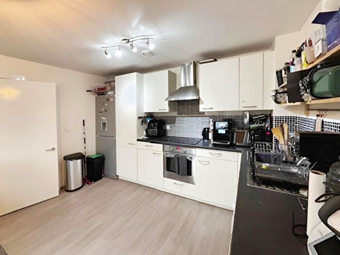 2 Bedroom Flat For Sale In Cotterells, Hemel Hempstead, HP1