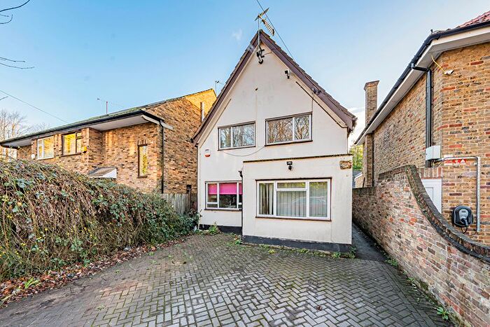 3 Bedroom Detached House For Sale In The Avenue, Cowley, Middlesex, UB8