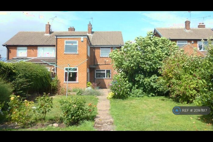 4 Bedroom Semi-Detached House To Rent In Hemmingfield Crescent, Worksop, S81