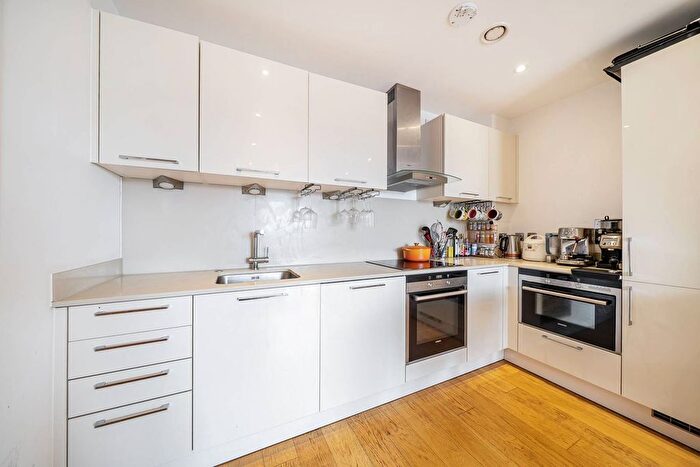 1 Bedroom Flat For Sale In Skerne Road, Kingston, Kingston Upon Thames, KT2