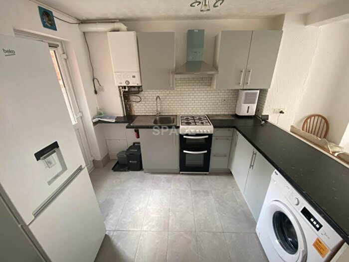 1 Bedroom Flat To Rent In St Edwards Road, Reading, RG6