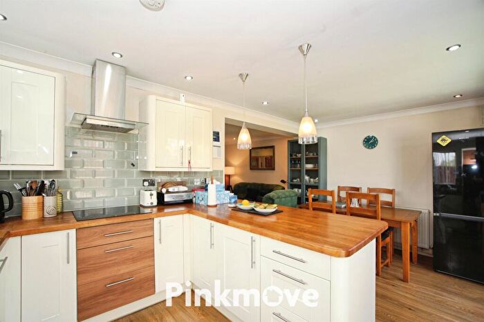 3 Bedroom Semi-Detached Bungalow For Sale In Eastmoor Road, Newport, NP19