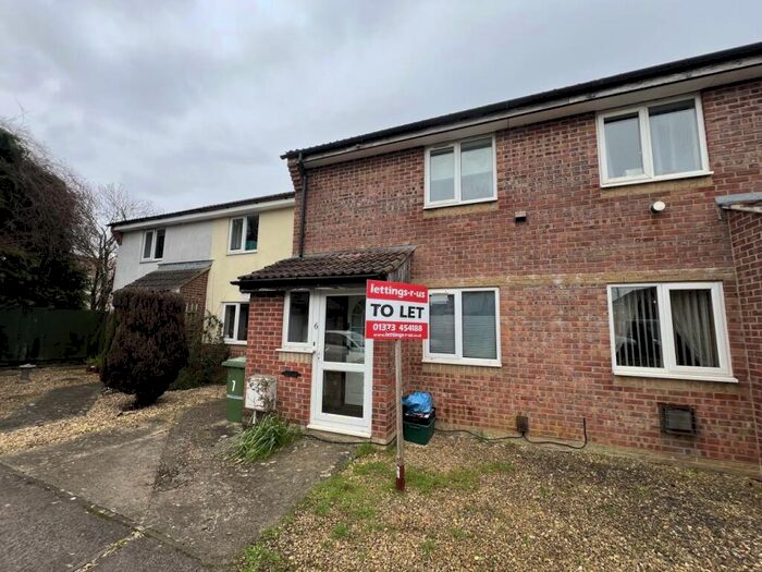 2 Bedroom House To Rent In Barton Walk, Frome, Somerset, BA11