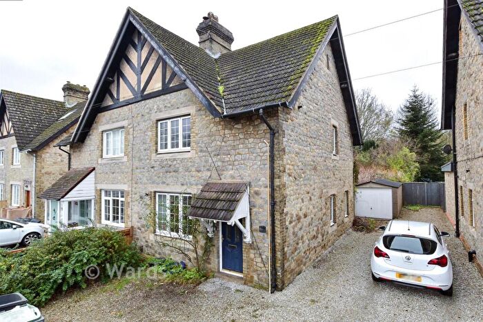 2 Bedroom Cottage For Sale In London Road, Ditton, Aylesford, Kent, ME20