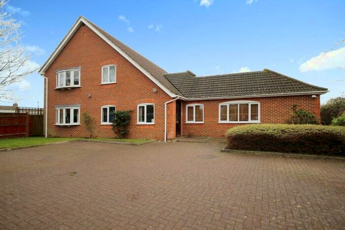 2 Bedroom Apartment To Rent In Longfield Road, Twyford, Reading, RG10