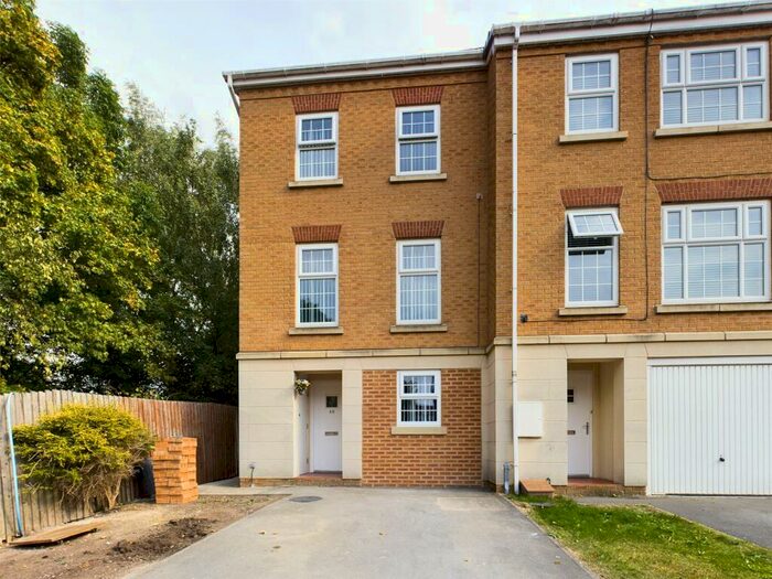 4 Bedroom End Of Terrace House To Rent In The Potteries, New Rossington, Doncaster, South Yorkshire, DN11