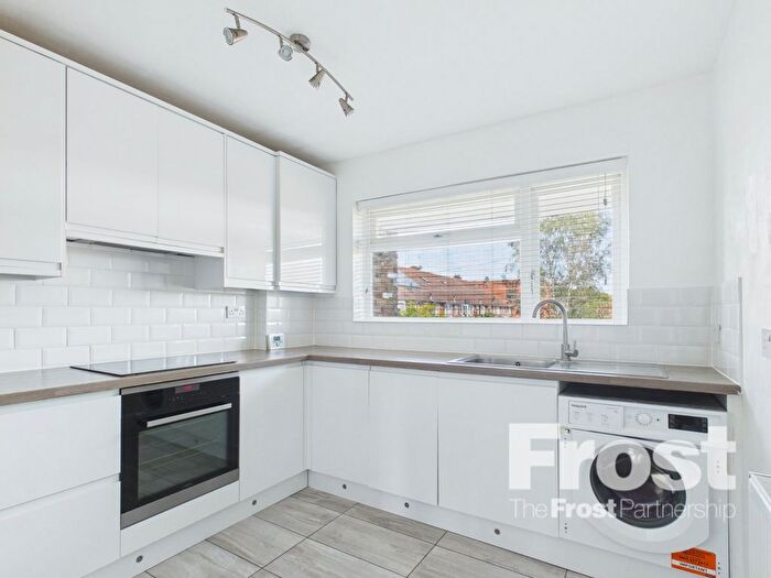 2 Bedroom Flat To Rent In High Street, Feltham, TW13