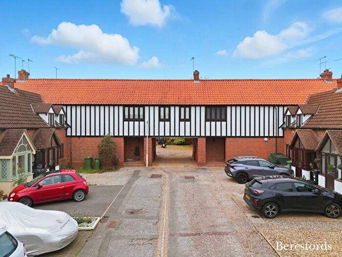 2 Bedroom Maisonette For Sale In Tudor Court, Basildon, SS15