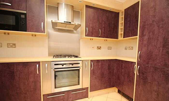 2 Bedroom Apartment To Rent In Wadbrook Street, Kingston Upon Thames, KT1