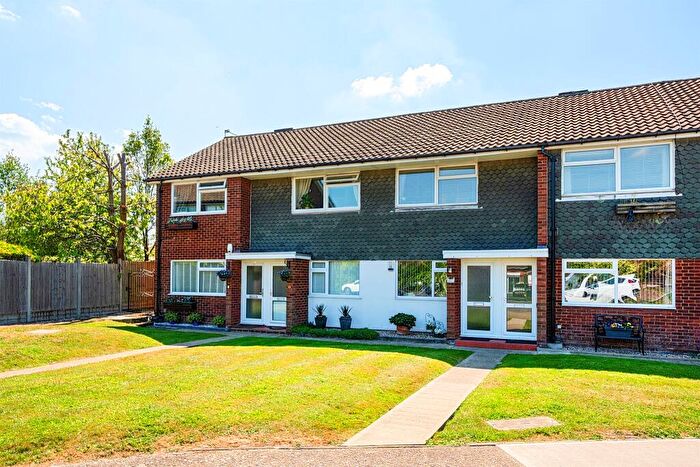 2 Bedroom Maisonette For Sale In Cheviot Close, Enfield, EN1