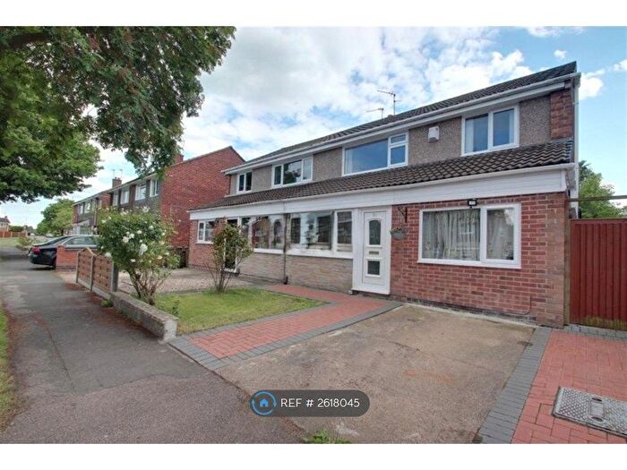 4 Bedroom Semi-Detached House To Rent In Kenilworth Avenue, Loughborough, LE11
