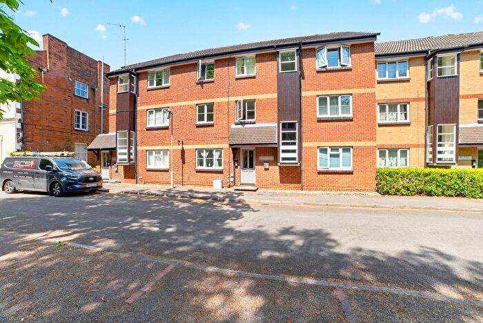 1 Bedroom Flat For Sale In Muirfield Close, Reading, RG1