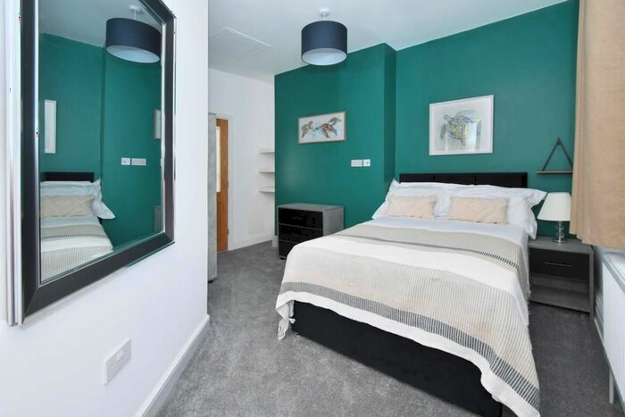 8 Bedroom Town House To Rent In Room, Westport Road, Stock On Trent, ST6