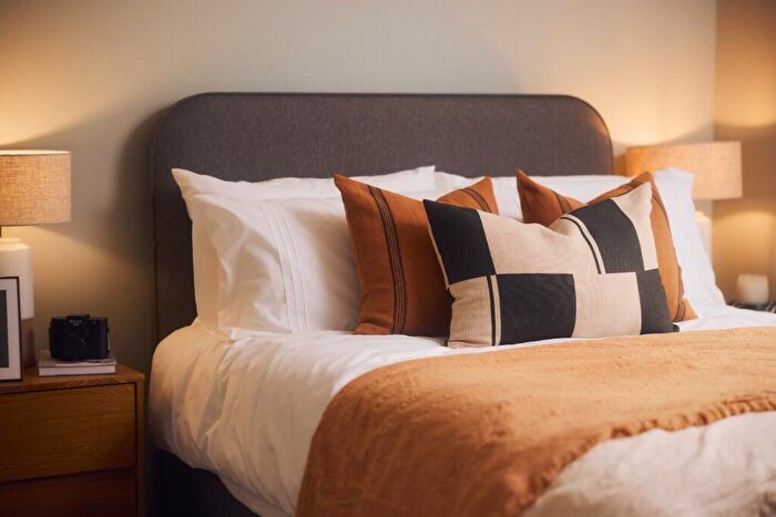 2 Bedroom Apartment To Rent In Chapel Wharf, Manchester, M3