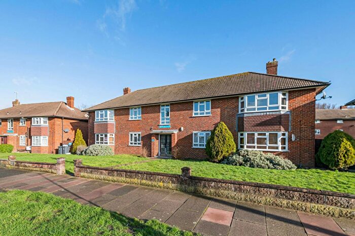 3 Bedroom Flat For Sale In Orchard Way, Beckenham, BR3