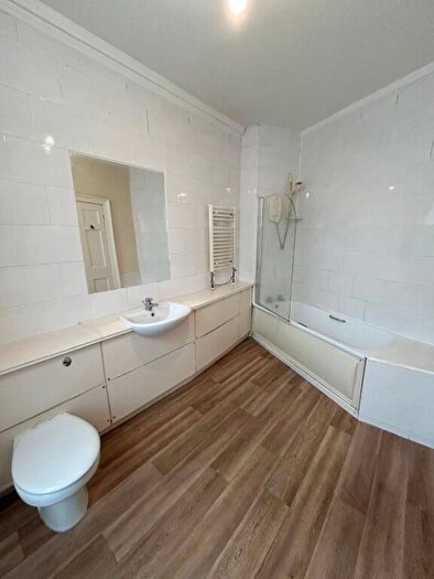 4 Bedroom Flat To Rent In Montrose Terrace, Edinburgh, EH7