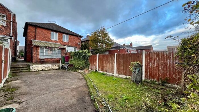 2 Bedroom Semi-detached House For Sale In Comforts Avenue, Scunthorpe, DN15