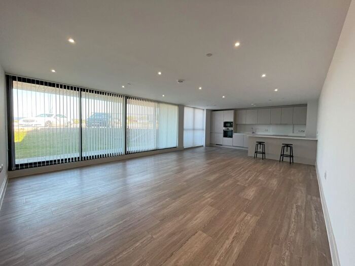 3 Bedroom Flat To Rent In Rest Bay, Porthcawl, CF36