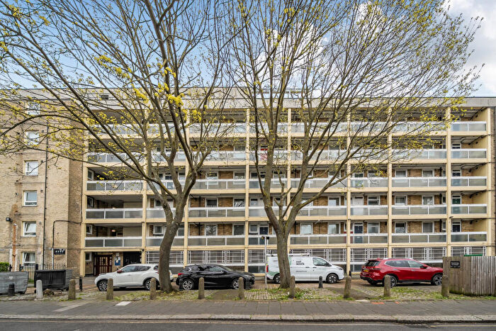 2 Bedroom Apartment For Sale In Flaxman Road, London, SE5