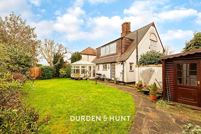 4 Bedroom Detached House For Sale In Hornchurch Road, Hornchurch, RM11