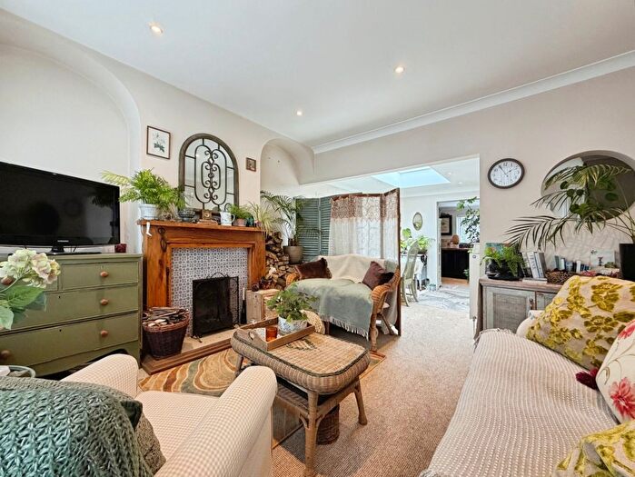 2 Bedroom Flat For Sale In High Street, Hythe, CT21