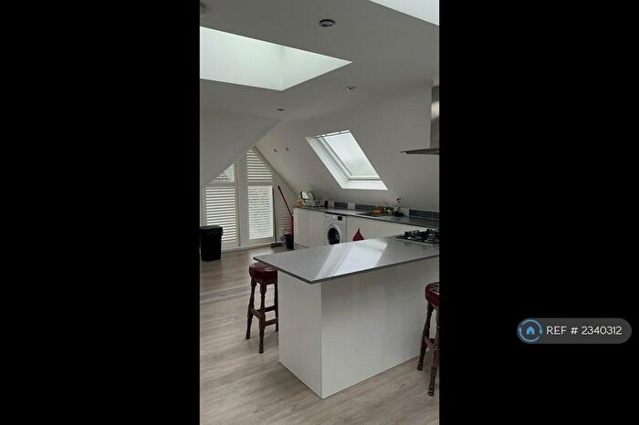 3 Bedroom Flat To Rent In Edward Avenue, Morden, SM4