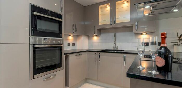 2 Bedroom Apartment To Rent In Lydia Ann Street, L1