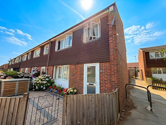 4 Bedroom Semi Detached House To Rent In Inskip Road, Dagenham, RM8