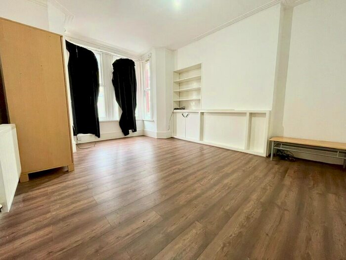 5 Bedroom Terraced House To Rent In Whittington Road, London, N22