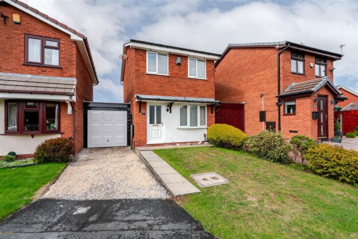 2 Bedroom Detached House For Sale In Adwell Close, Lowton, Warrington, WA3