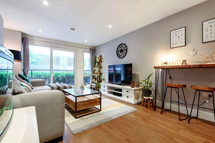 1 Bedroom Flat To Rent In Henry Macaulay Avenue, Kingston Upon Thames, KT2