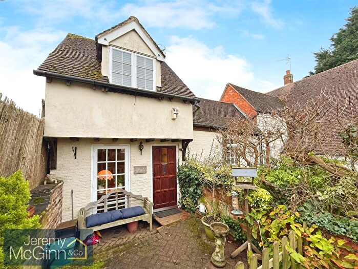 2 Bedroom Character Property For Sale In Ferry Lane, Alveston, CV37
