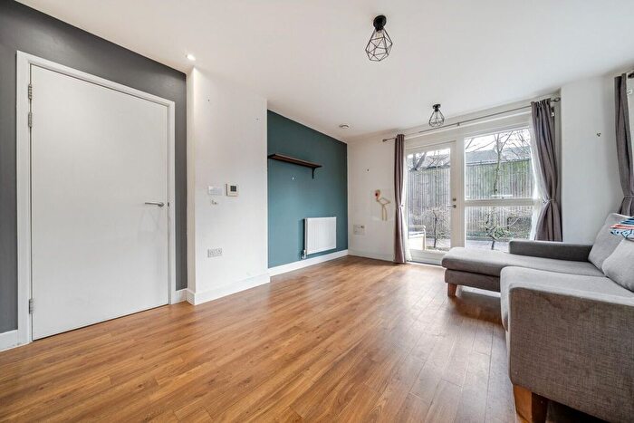 2 Bedroom Flat For Sale In Adenmore Road, Catford, London, SE6