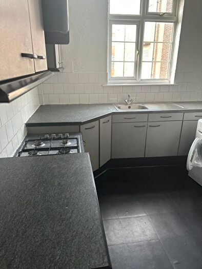 3 Bedroom Flat To Rent In High Street, West Wickham, BR4