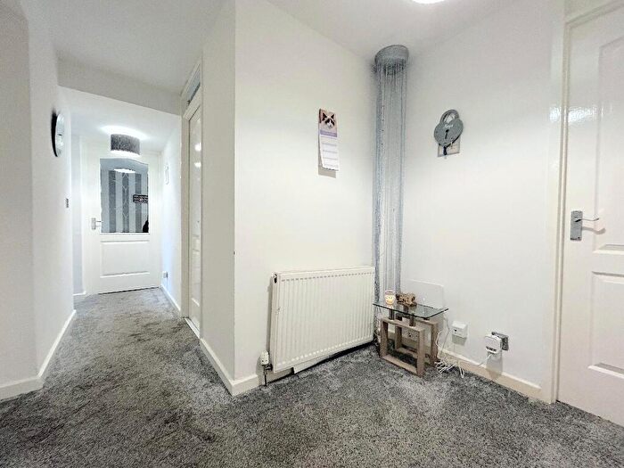 2 Bedroom Flat For Sale In Tiree Place, Hallglen, Falkirk, FK1