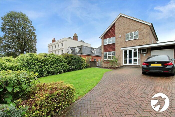 4 Bedroom Link Detached House To Rent In Dashwood Road, Gravesend, Kent, DA11